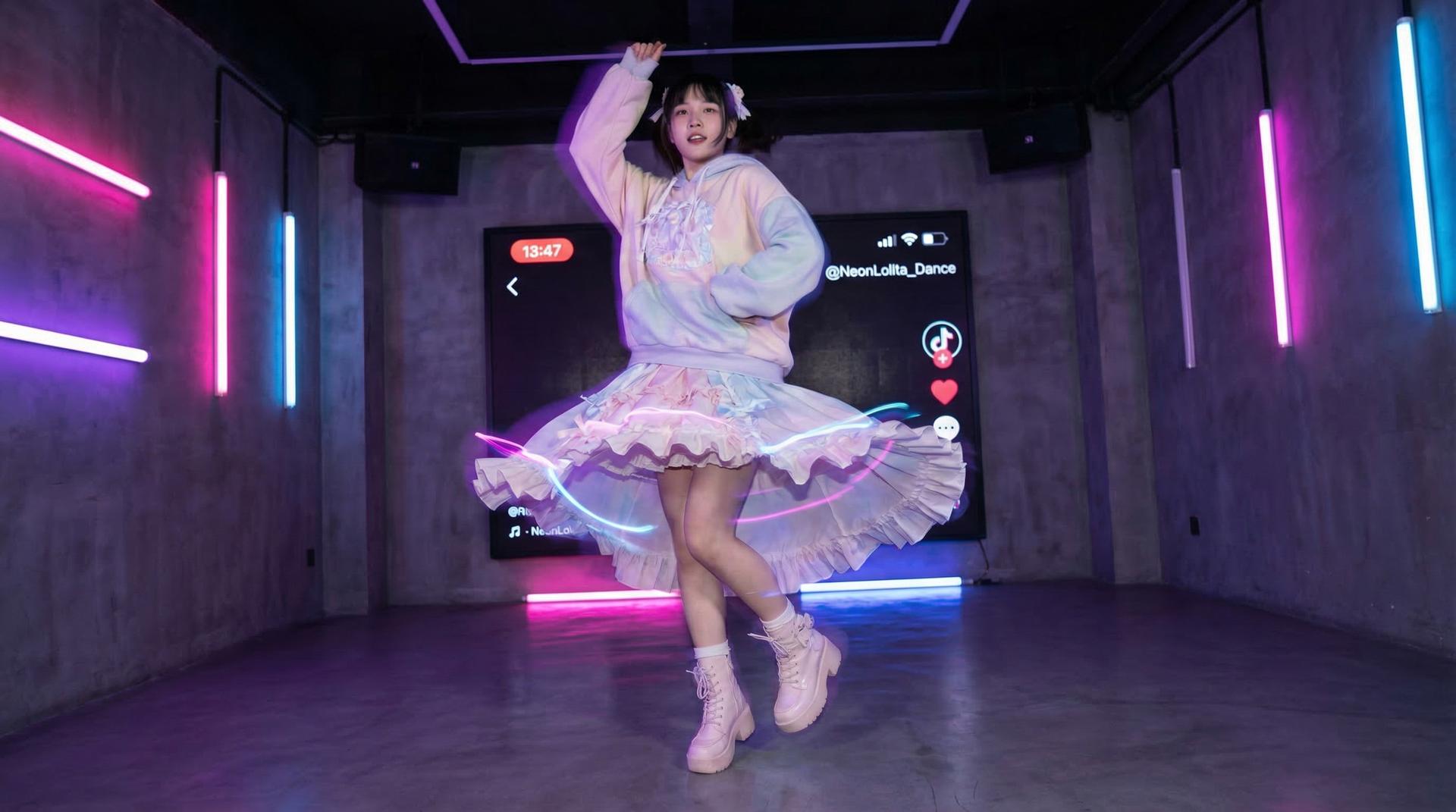 草莓视频短传媒 - TikTok风格舞蹈